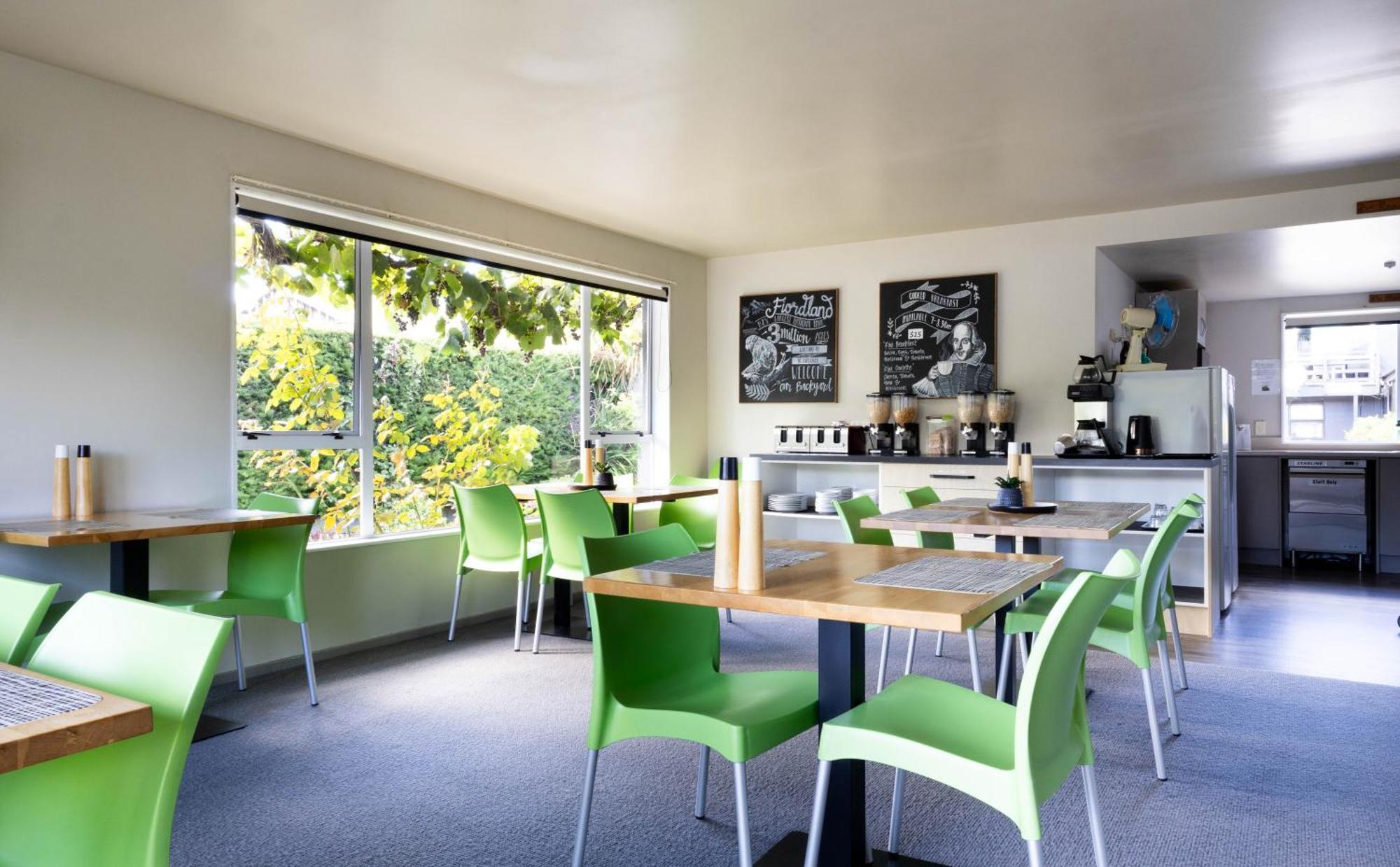 Shakespeare House Bed and Breakfast Te Anau Eksteriør billede