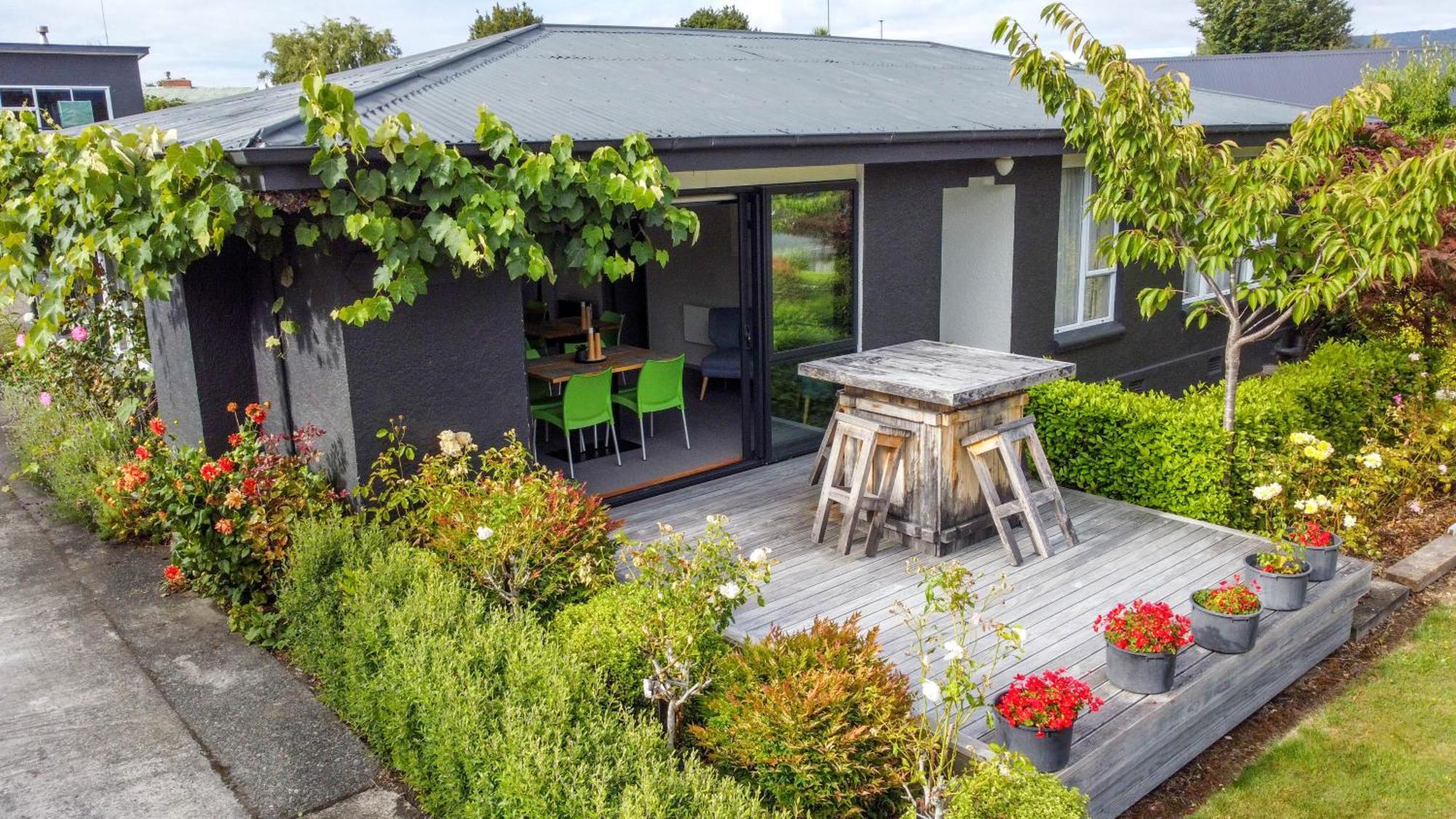 Shakespeare House Bed and Breakfast Te Anau Eksteriør billede