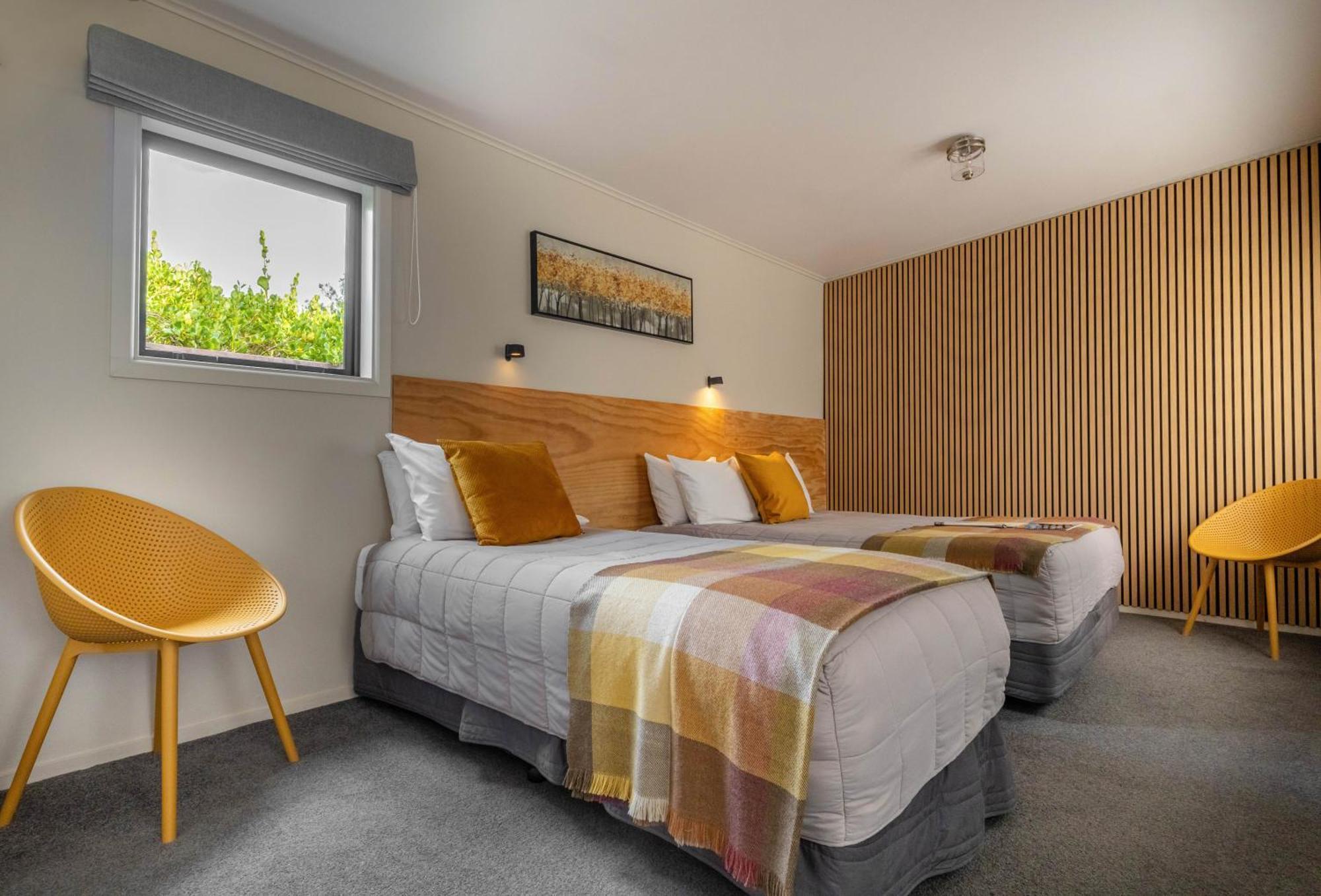 Shakespeare House Bed and Breakfast Te Anau Eksteriør billede